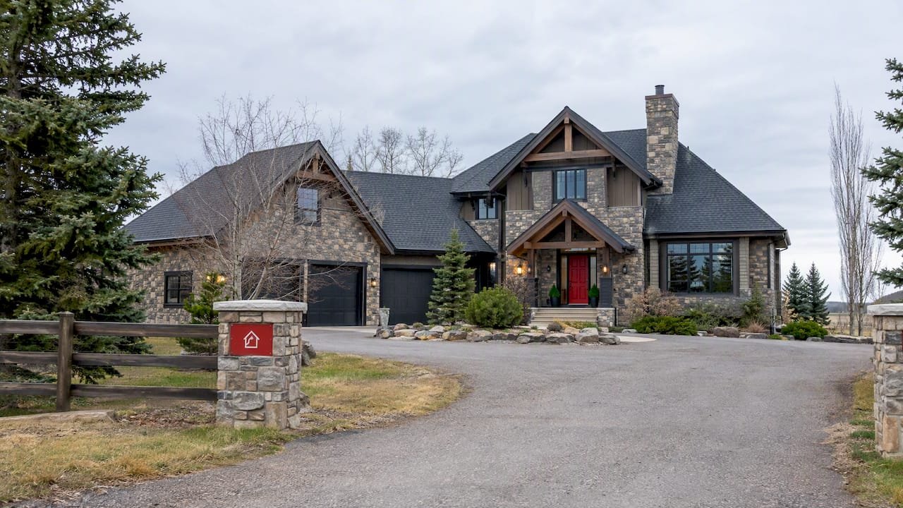 Luxury Alberta acreage home with year-round driveway